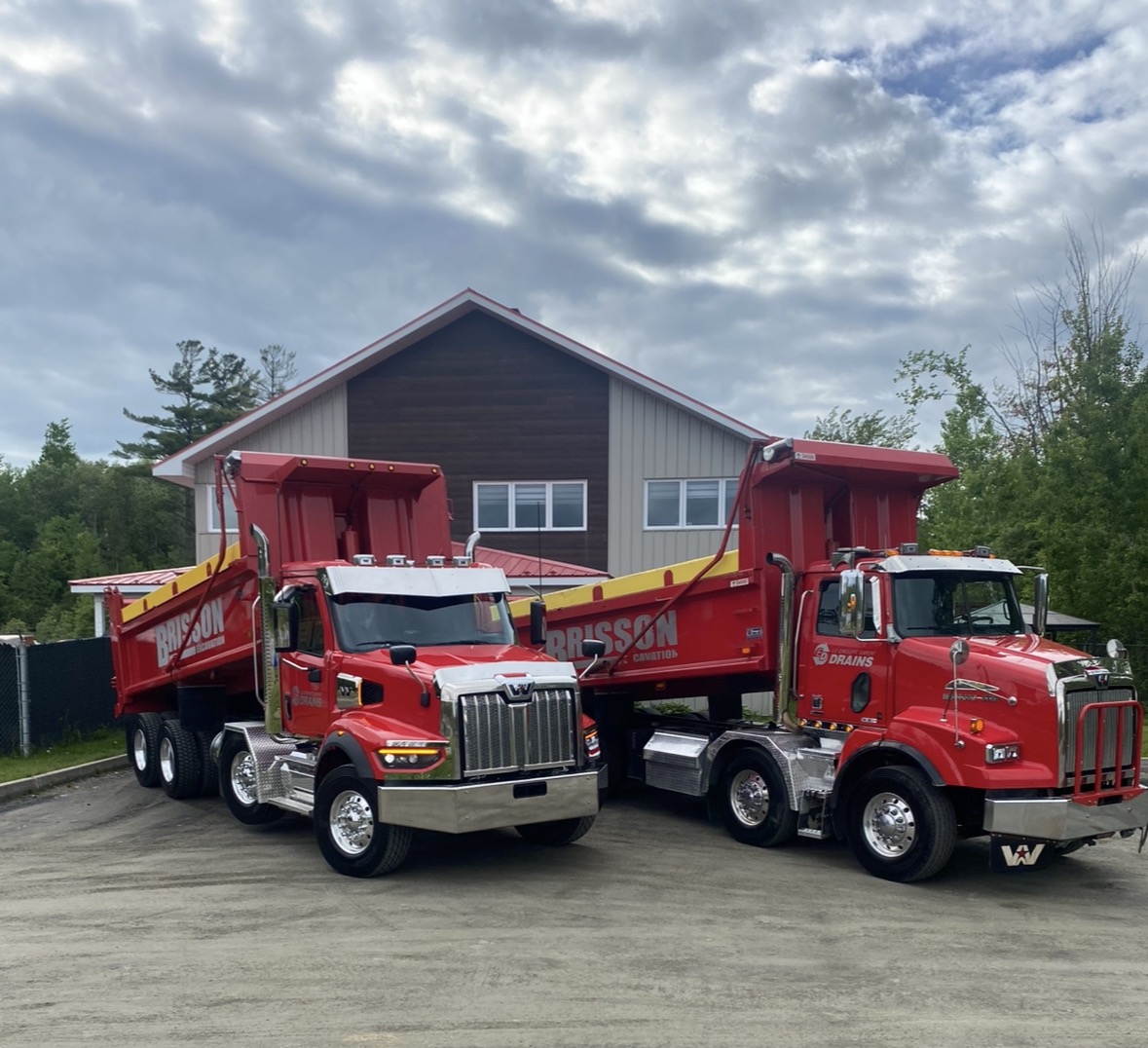 Camion 12 roues — transport en vrac — location d'équipement lourd en Estrie et partout au Québec chez Brisson